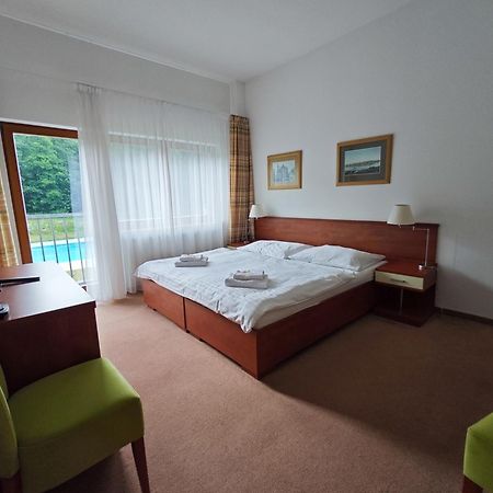Geyserpark Village Karlovy Vary Esterno foto